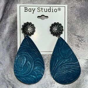 Bay Studio Western/Beachy Earrings